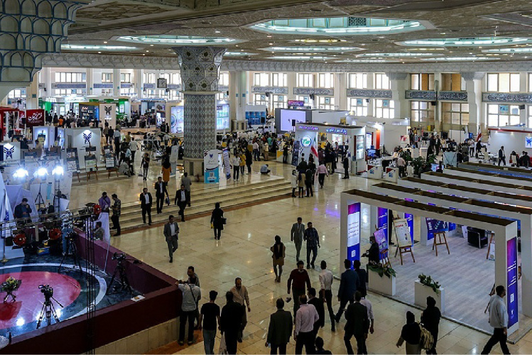 حضور ۲۳ تیم مرکز رشد واحد الکترونیکی در نمایشگاه رویداد ملی &quot;عصر امید&quot;