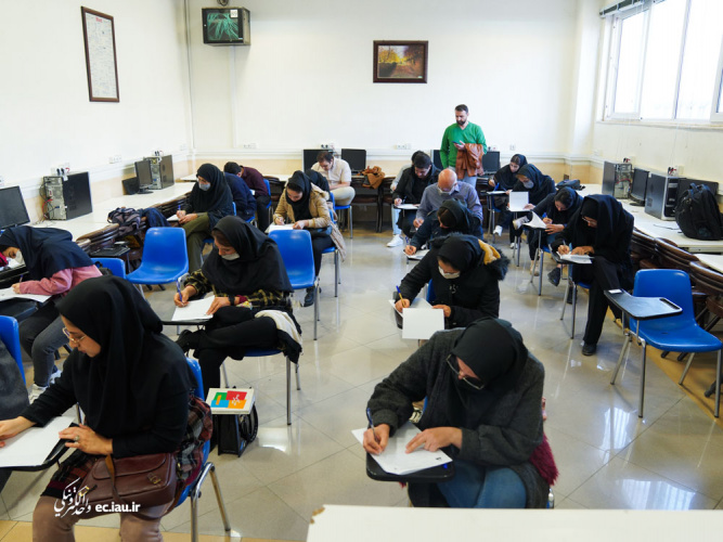 بازدید مسئولان واحد الکترونیکی از حوزه‌های امتحانی مشهد و شیراز