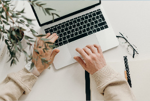 پخش آنلاین همایش فرهنگ و تربیت در فضای مجازی و دانشگاه هوشمند از سامانه مهوا